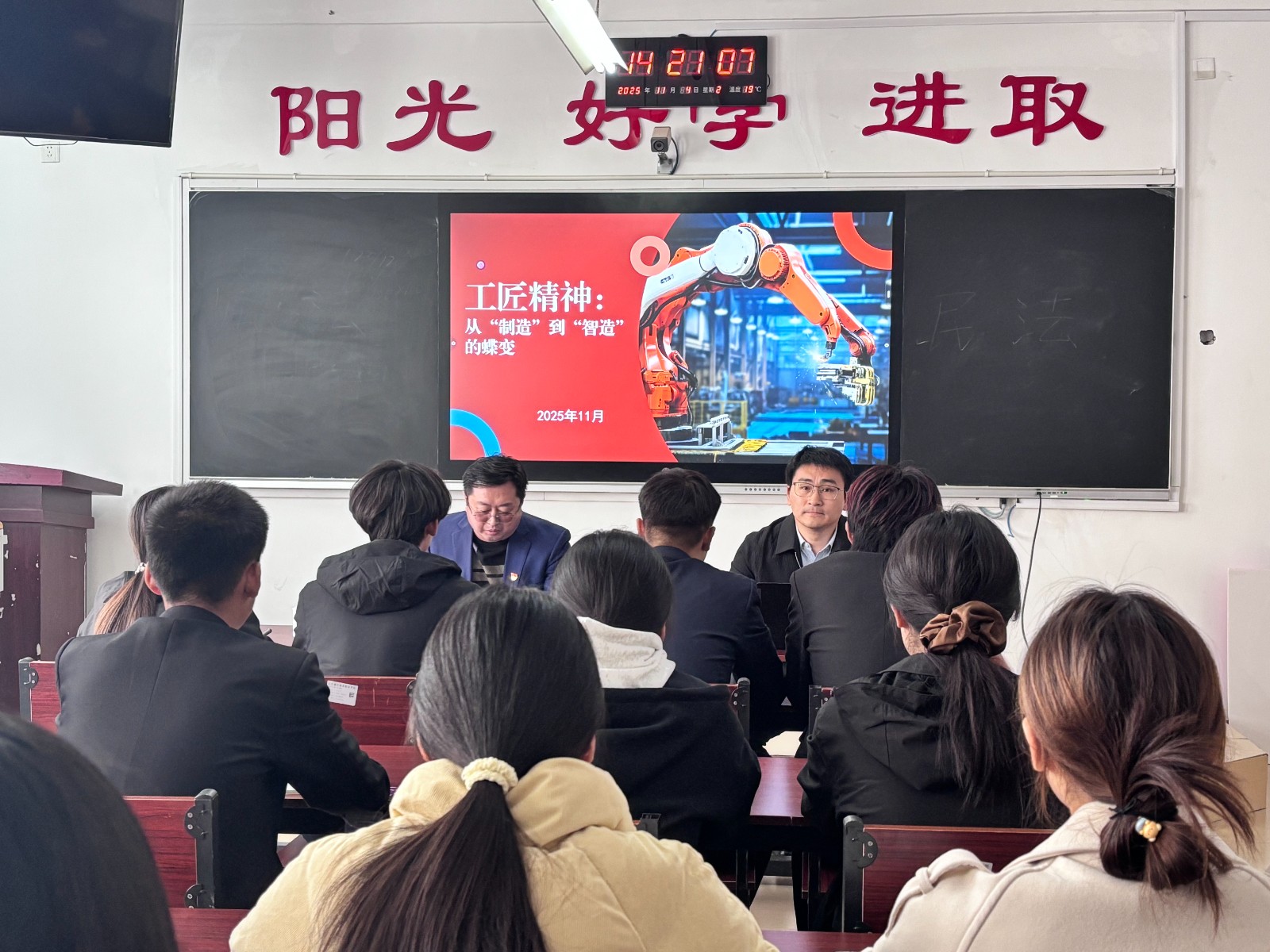 f2bbd7f19dcd47a640994f56f295644f.jpg f2bbd7f19dcd47a640994f56f295644f.jpg